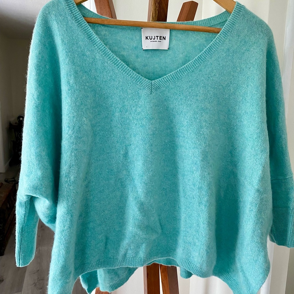 Kujten Women's Turquoise V-Neck Sweater